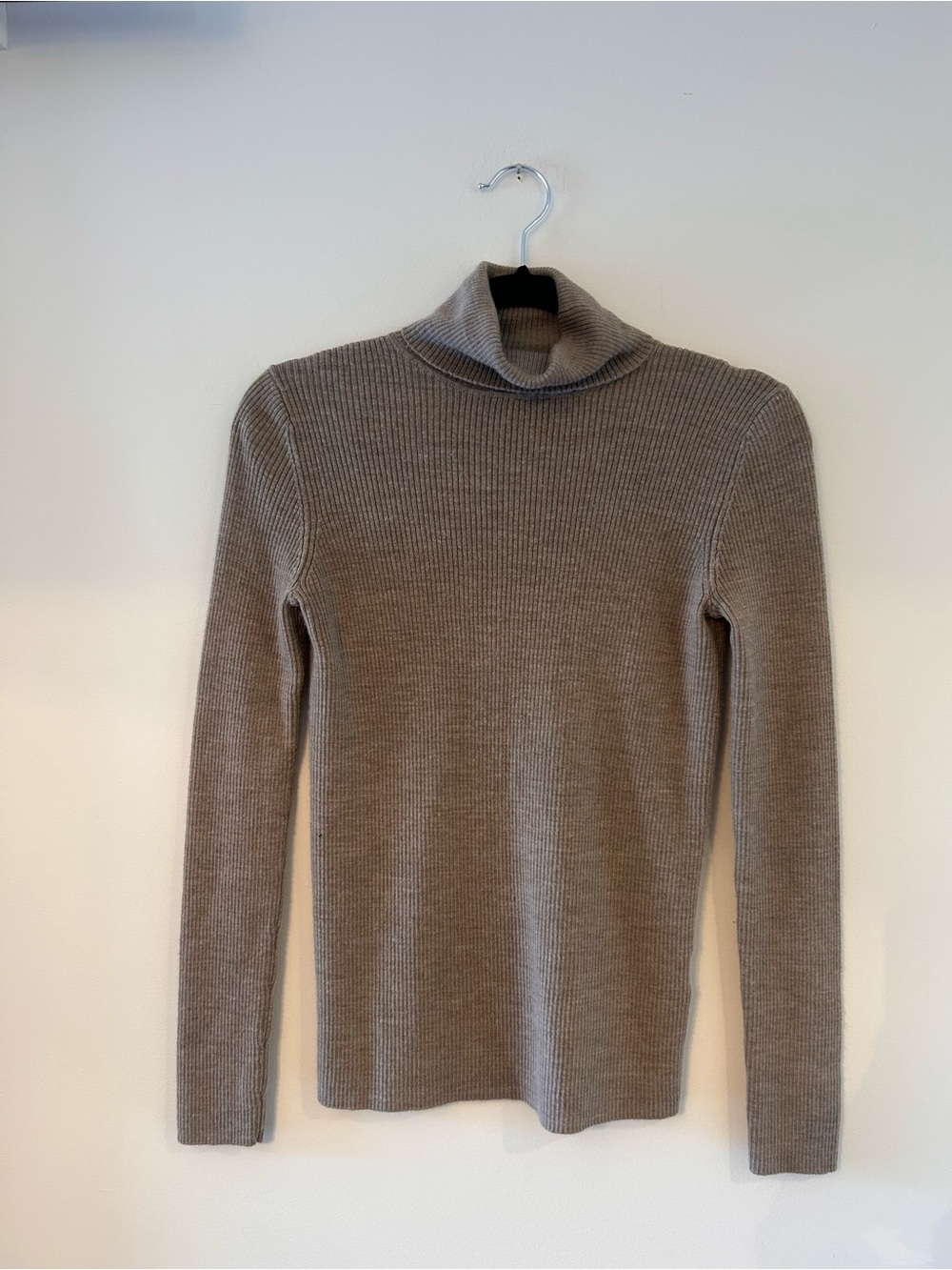 Uniqlo Ribbed 100% Wool Turtleneck Sweater in Light Taupe